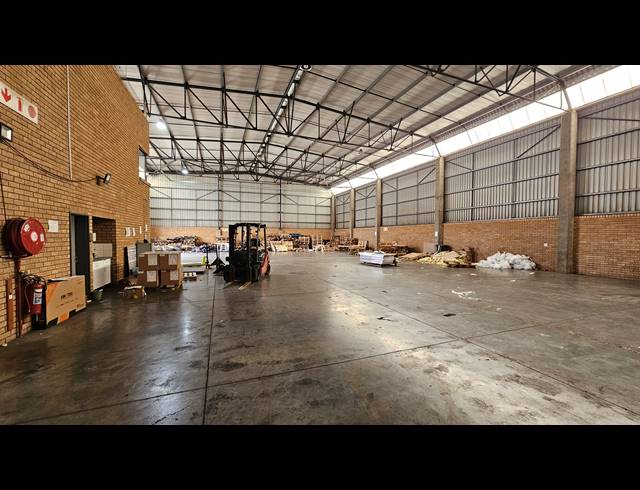 872M² WAREHOUSE TO LET IN JET PARK